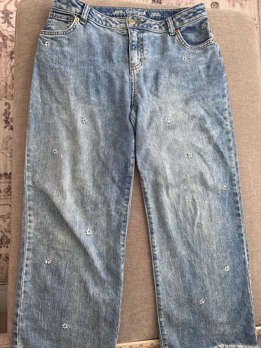 Cat & Jack Light Blue Straight-Leg Jeans with White Floral Embroidery XL